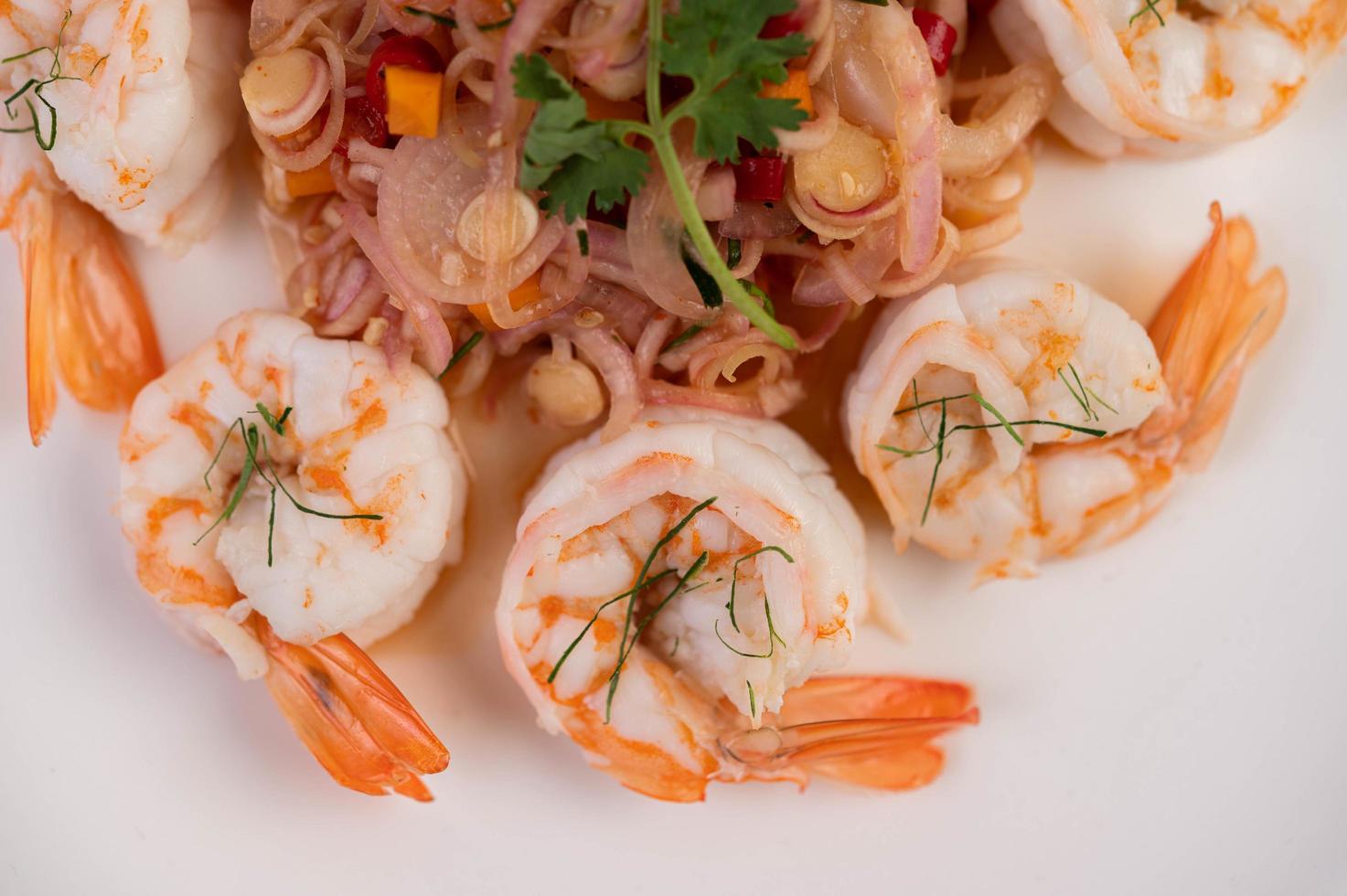 Spicy Thai salad with shrimp photo