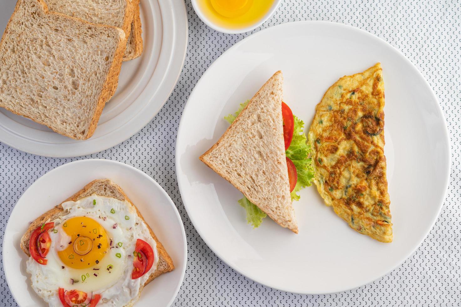 Omelettes and fried eggs photo