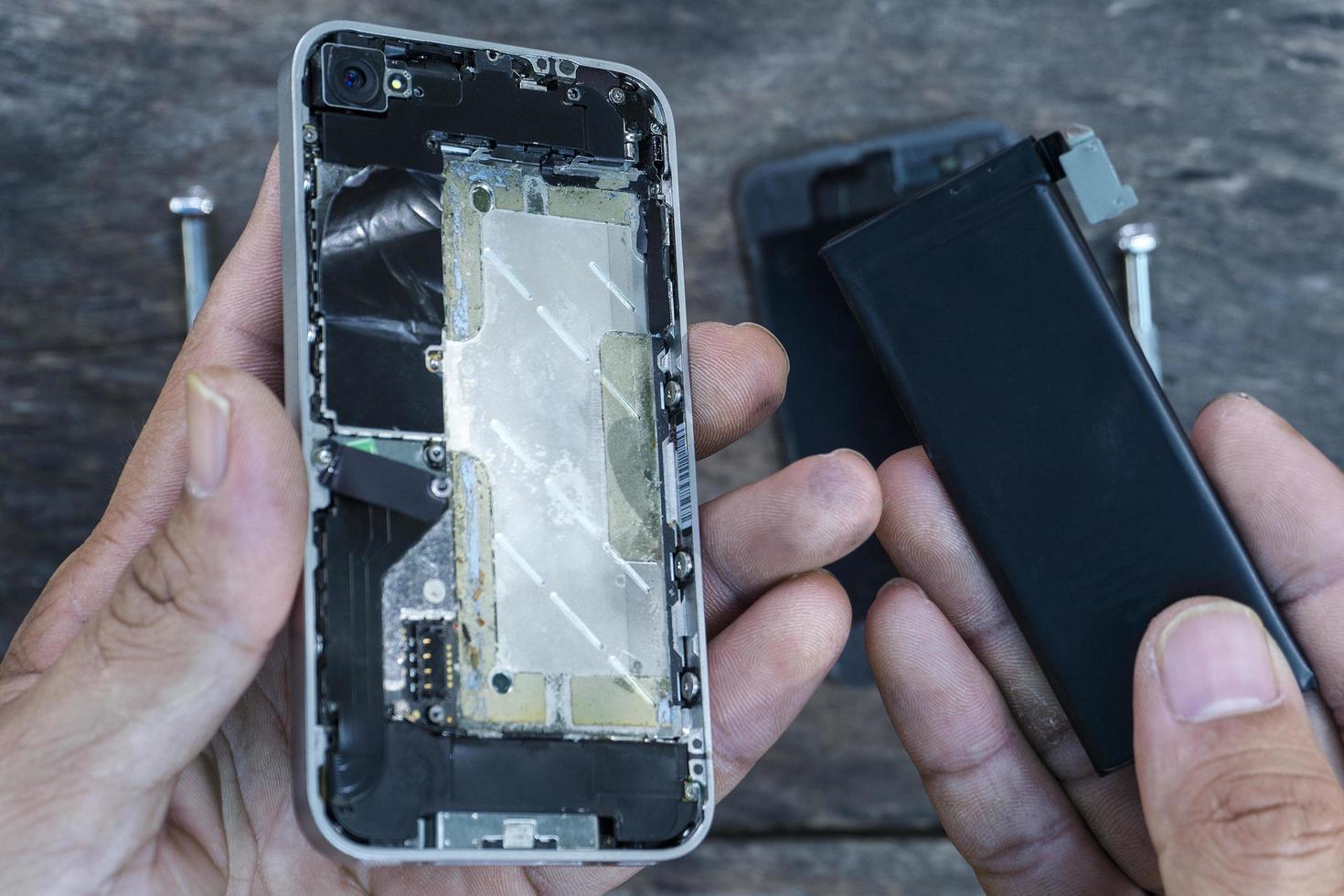 The technician holding a mobile phone repair photo