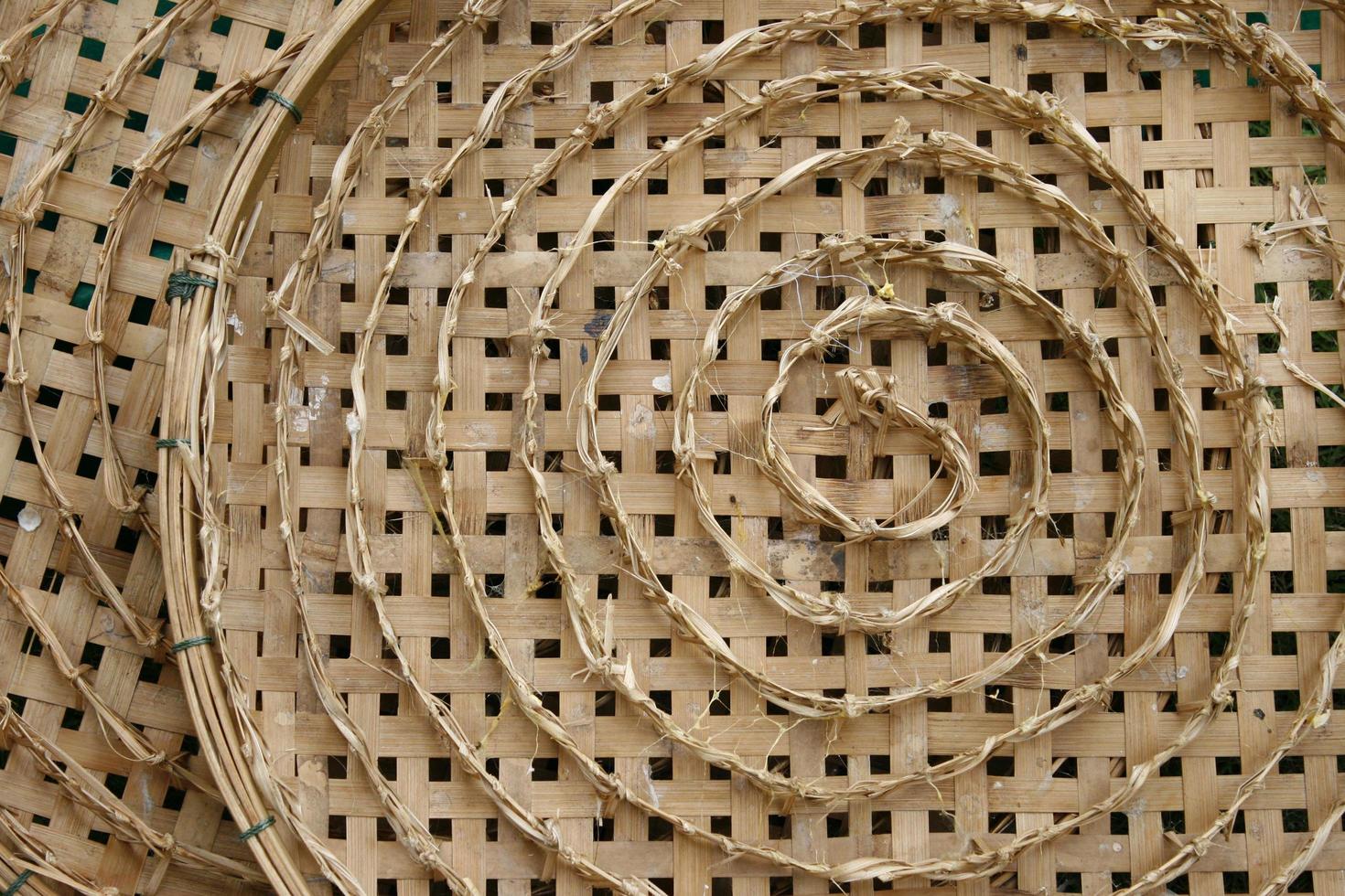 cesta de bambú para nido de gusanos de seda foto