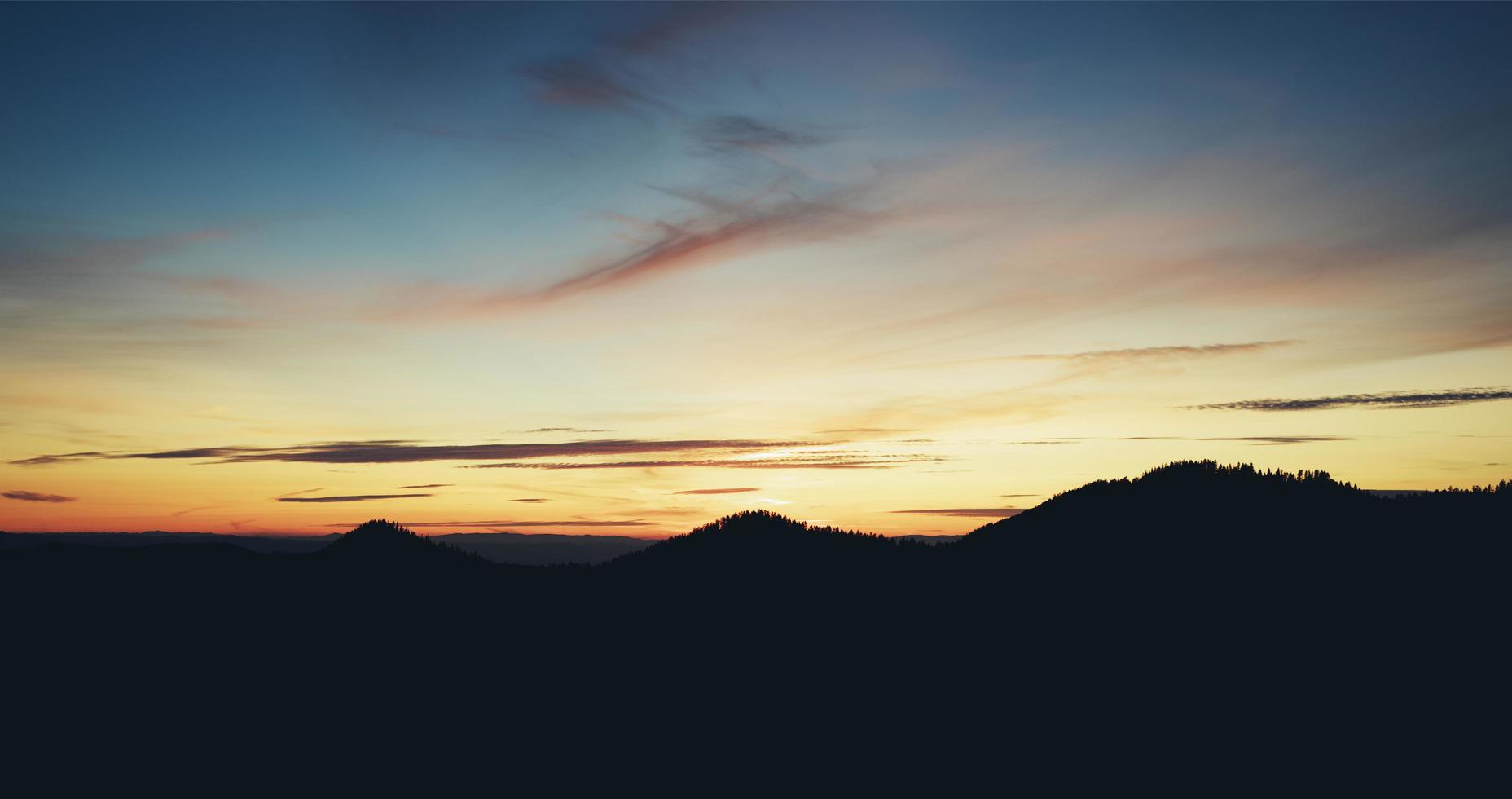 atardecer naranja y azul foto