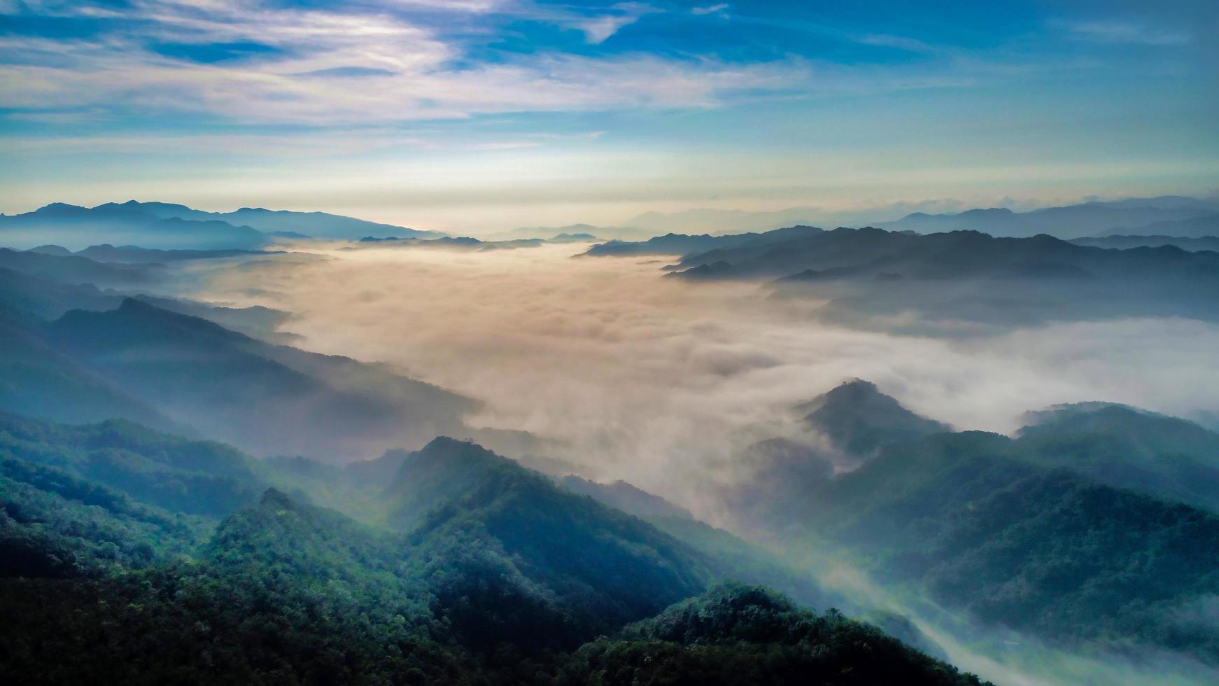 vista aérea del amanecer de wufenshan foto