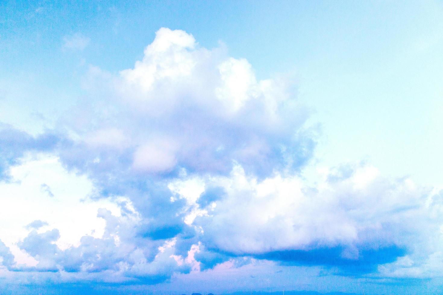 nubes y cielo azul foto