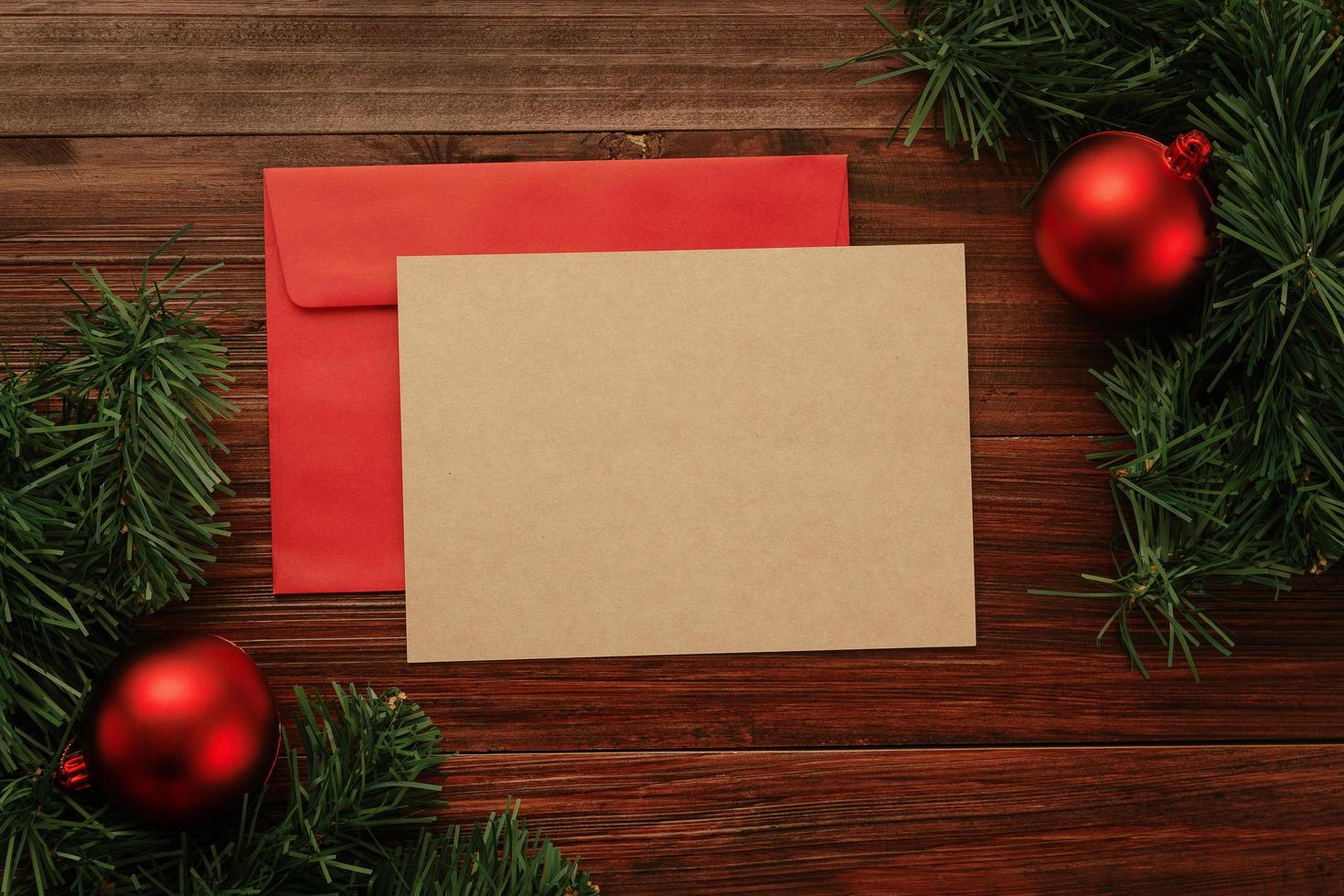 plantilla de tarjeta de navidad de papel kraft foto