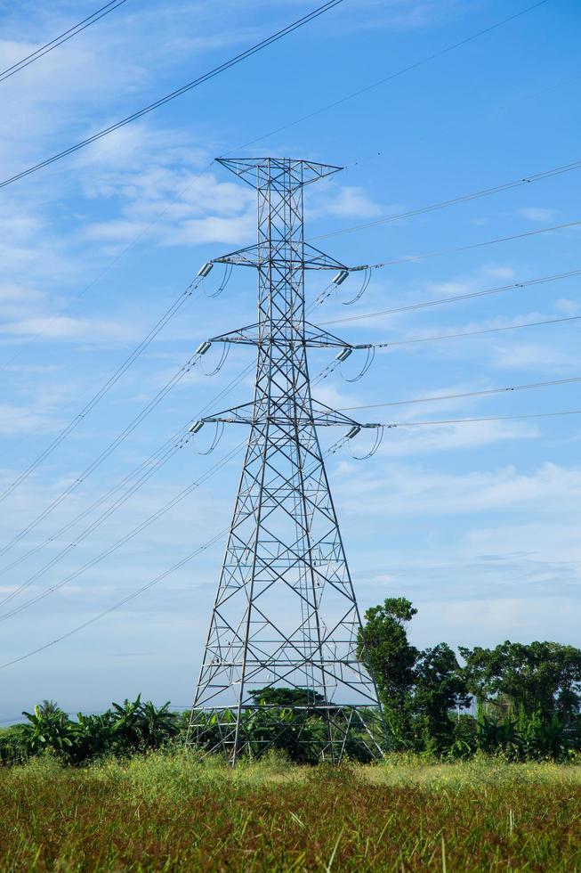torre de alta tensión en tailandia foto