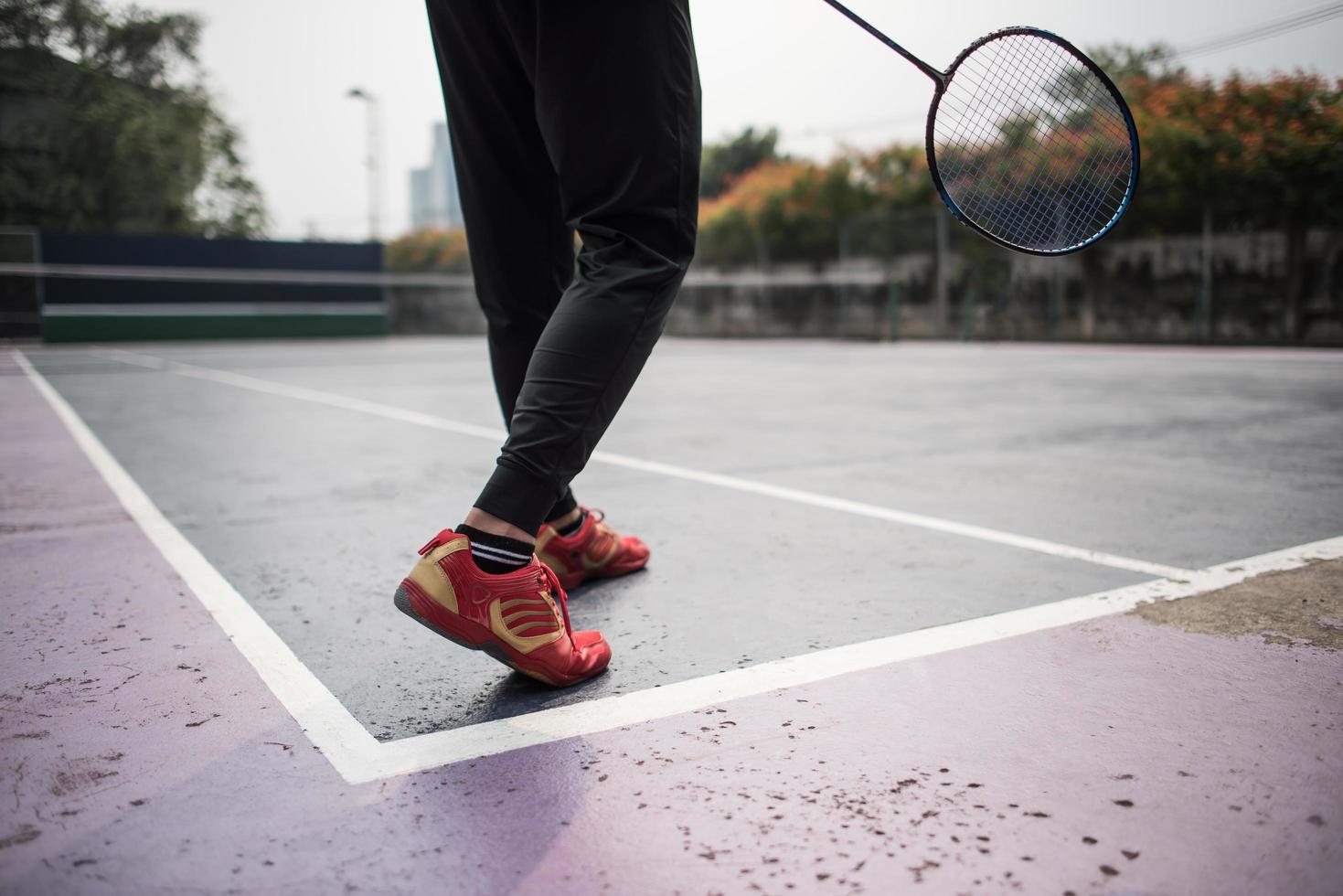 joven, jugar al bádminton, juego, aire libre foto