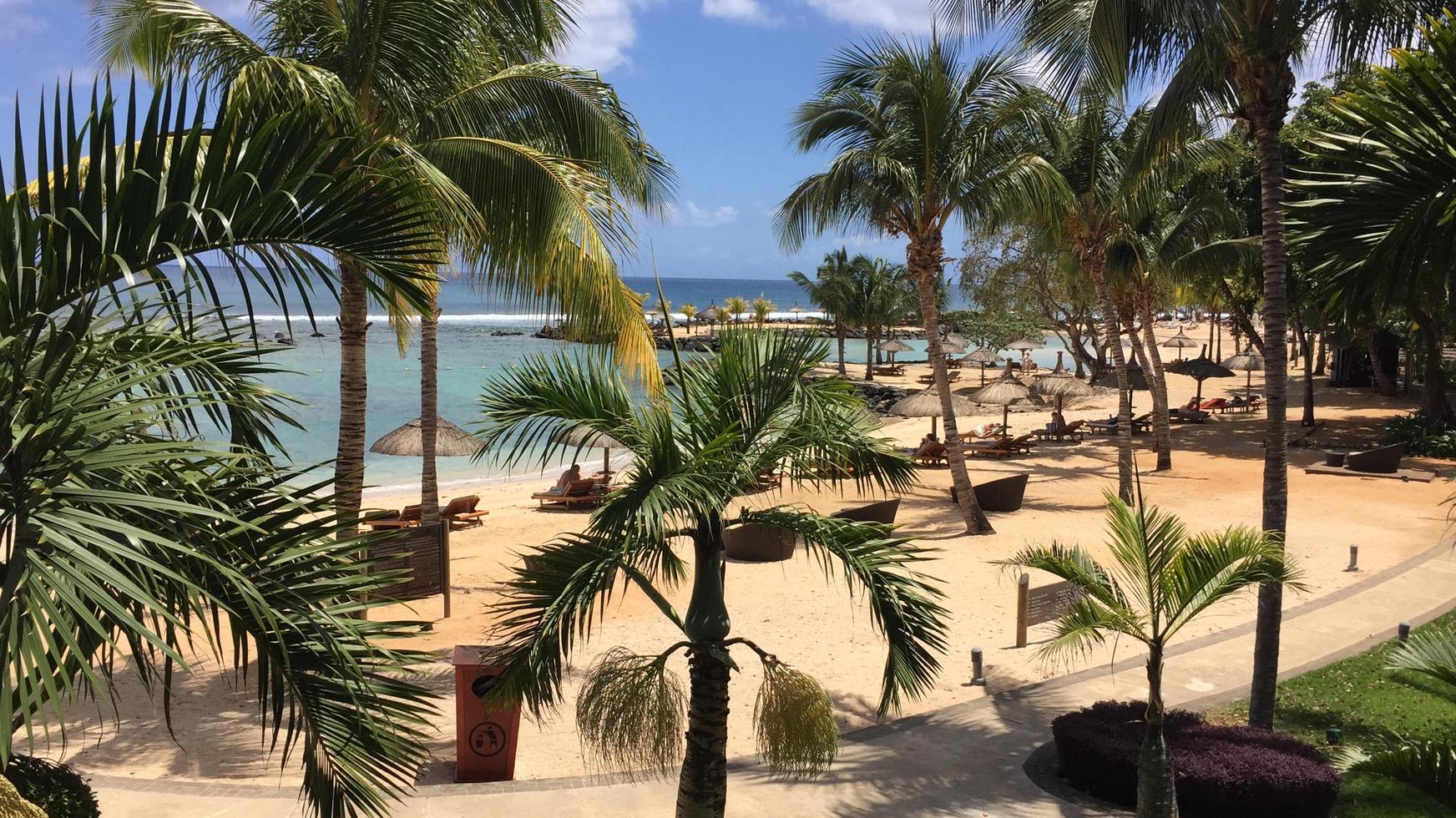 vista a la playa de la isla foto