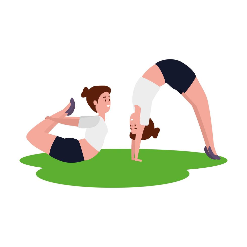 pareja de chicas de belleza practicando pilates en el césped vector