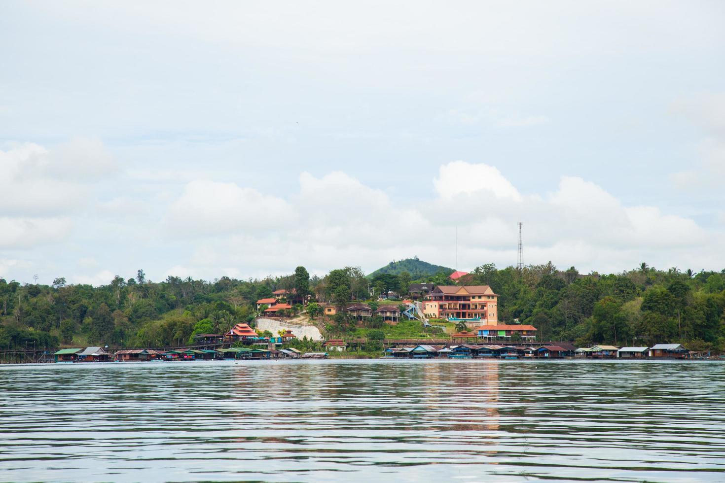 resort en el río foto