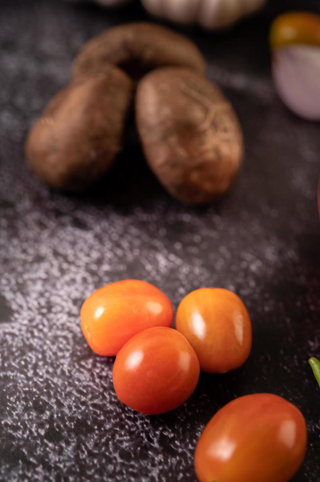 Tomatoes and shiitake mushrooms photo