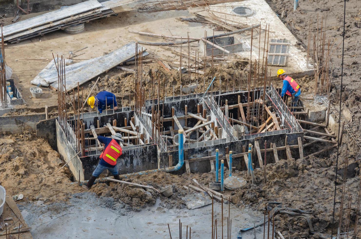 vista superior de los trabajadores de la construcción foto