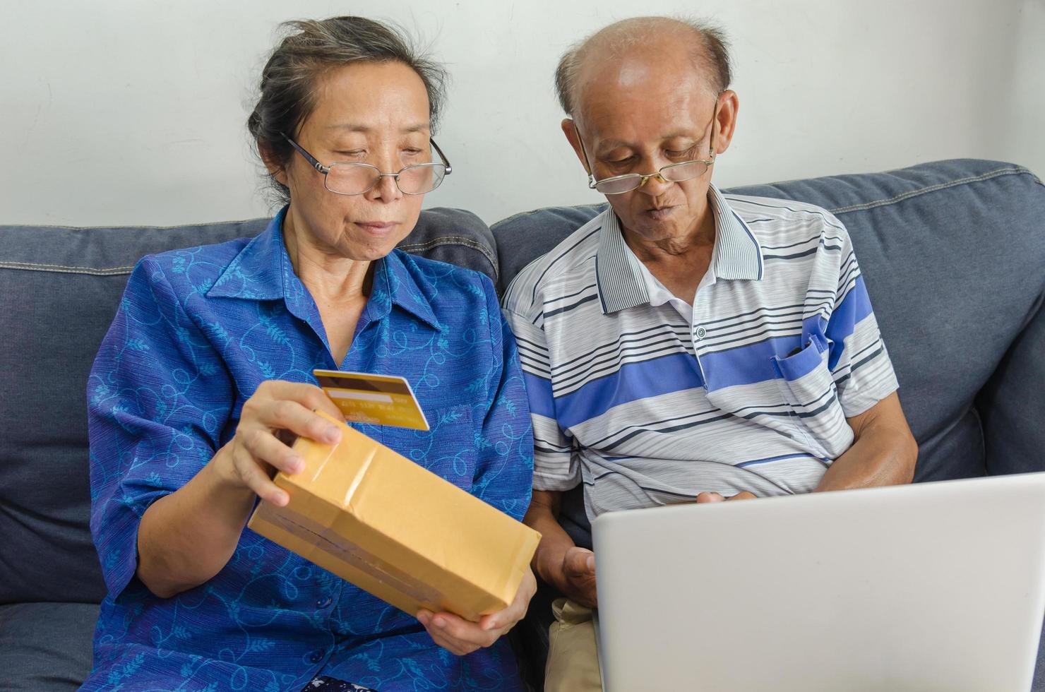 Two elderly people shopping online photo