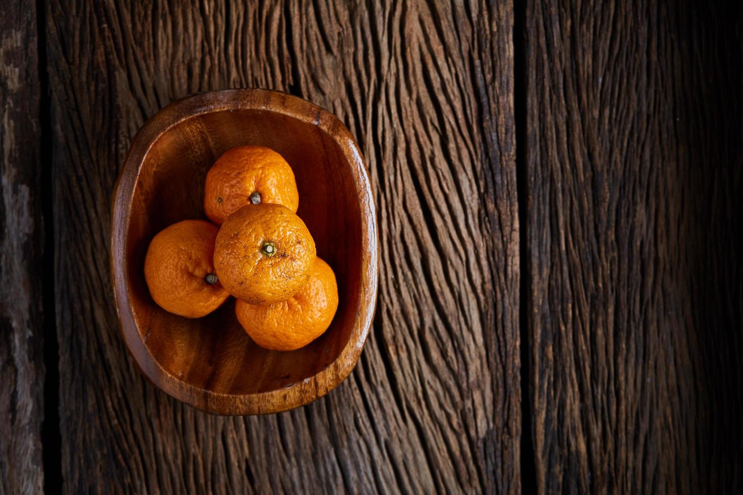 Oranges in bowl photo