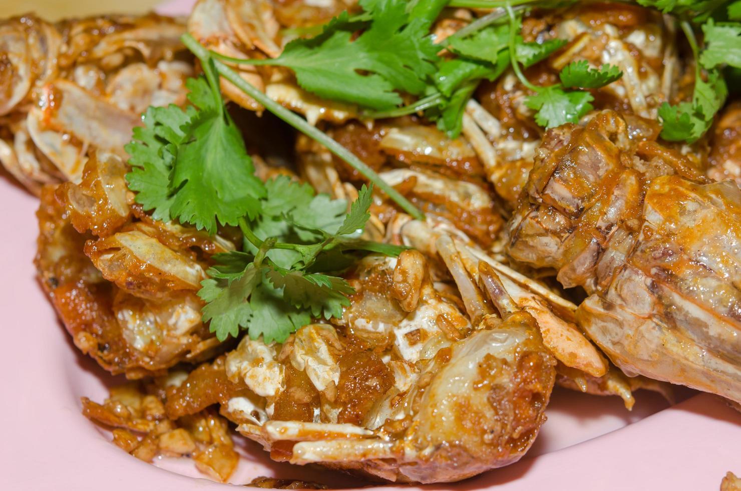 mariscos con guarnición de cilantro foto