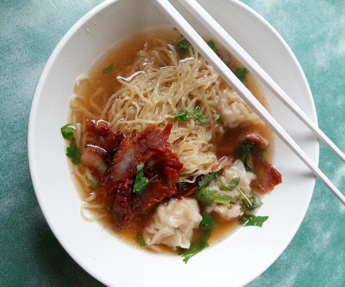 comida de fideos de cerdo foto