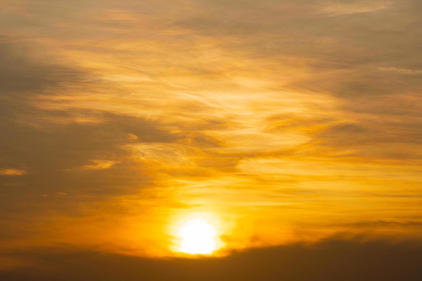 el cielo al atardecer foto