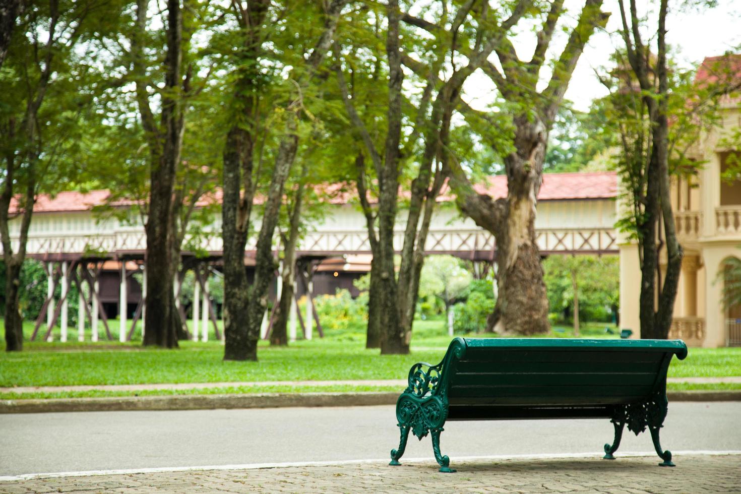 banco en el parque foto