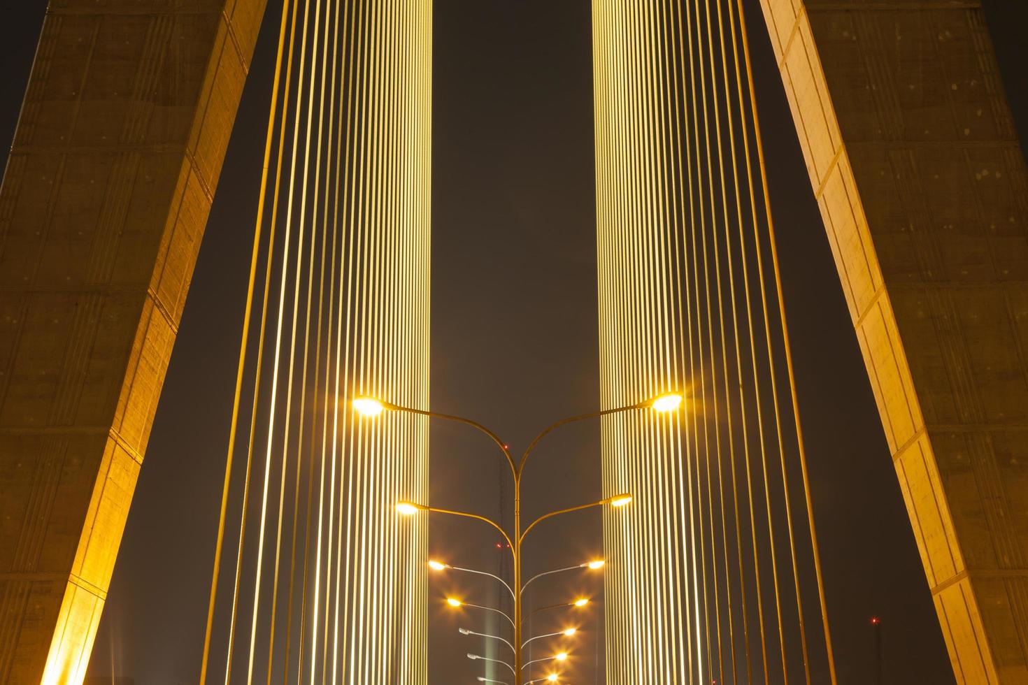 lámparas en el puente foto