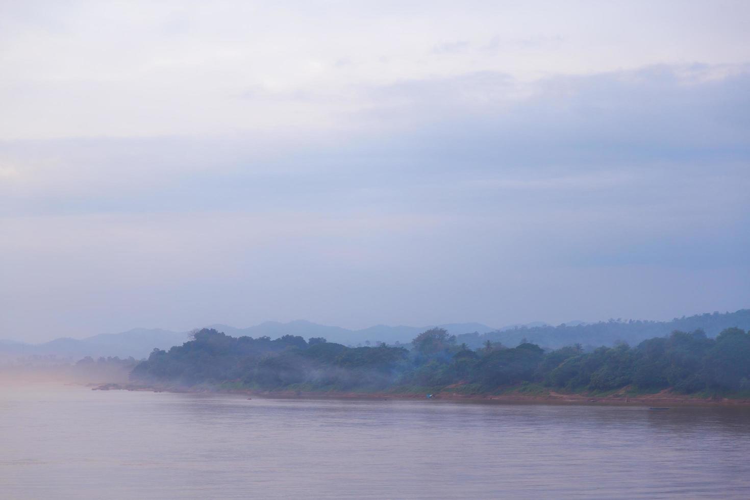 río mekong al atardecer foto