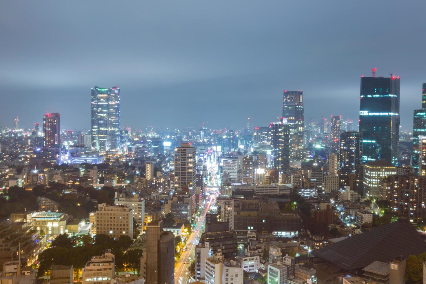 ciudad de tokio por la noche foto