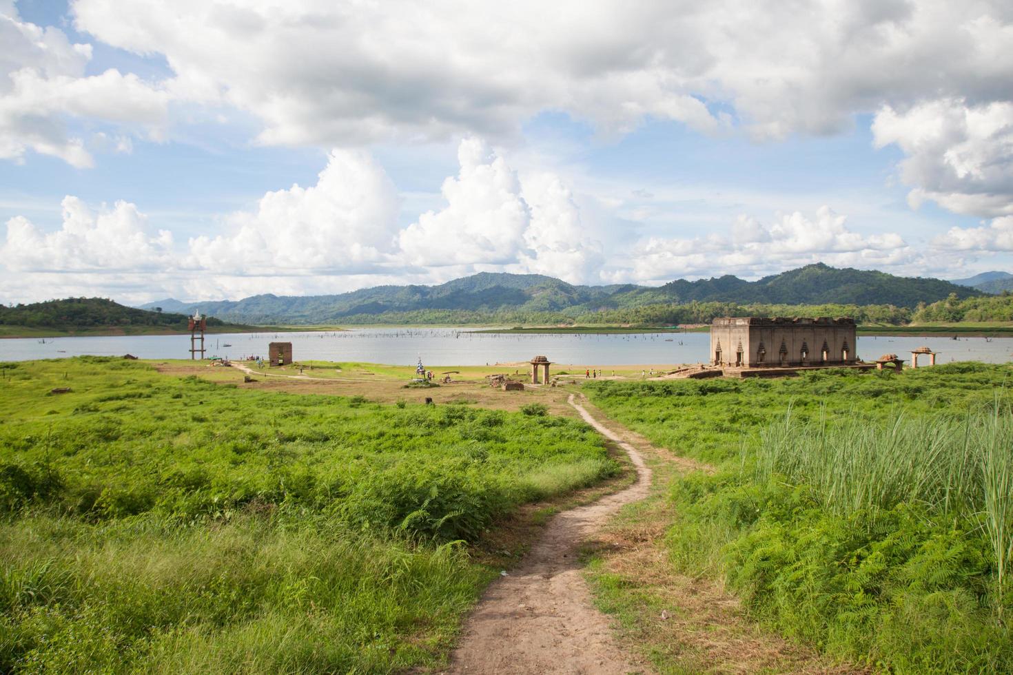 ruinas de un antiguo templo en tailandia foto