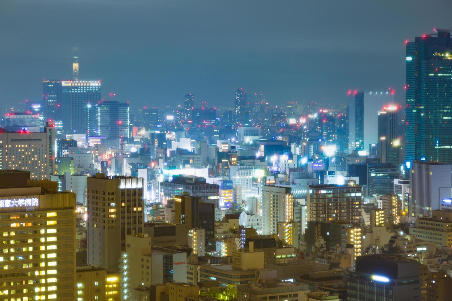 ciudad de tokio por la noche foto