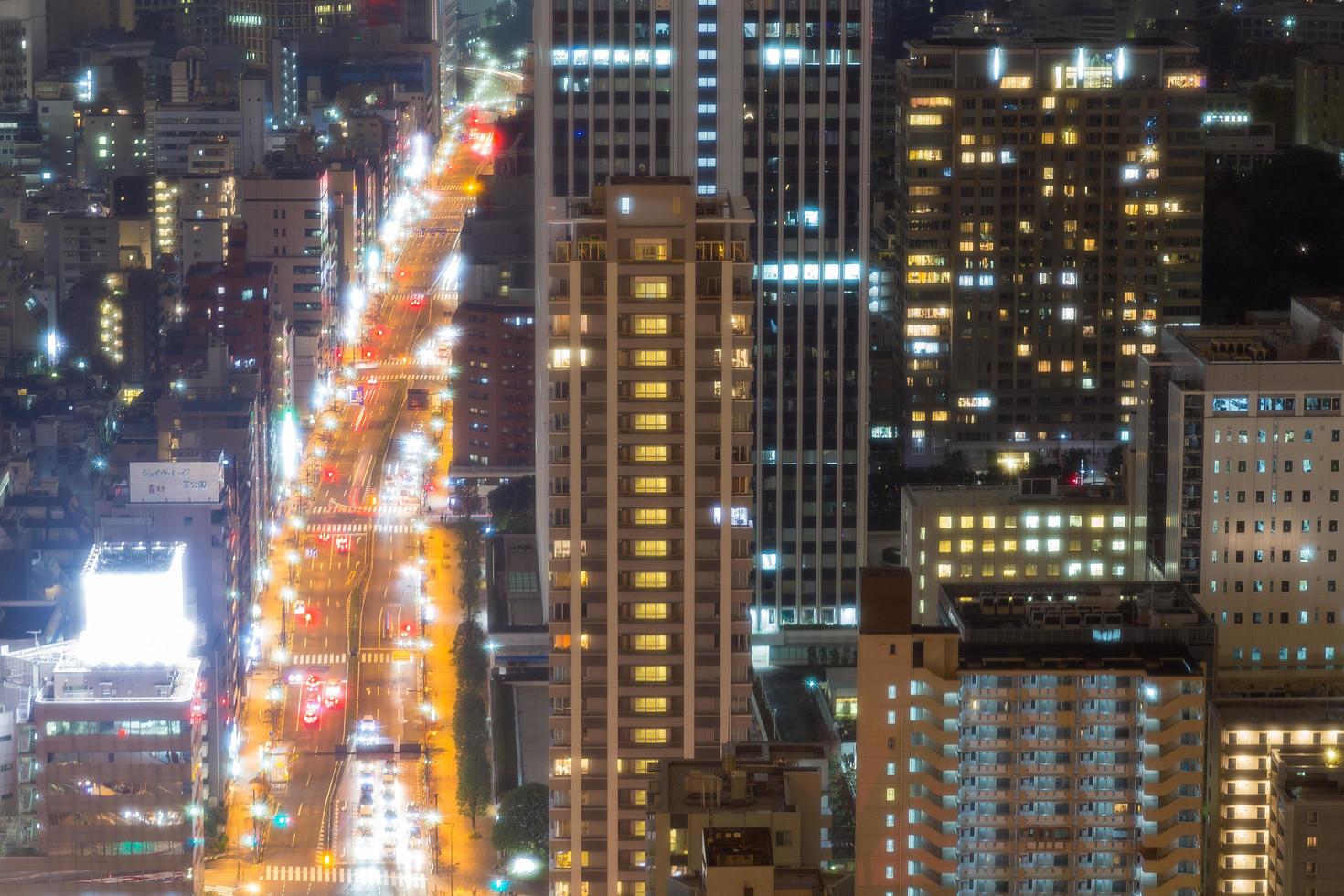 ciudad de tokio por la noche foto