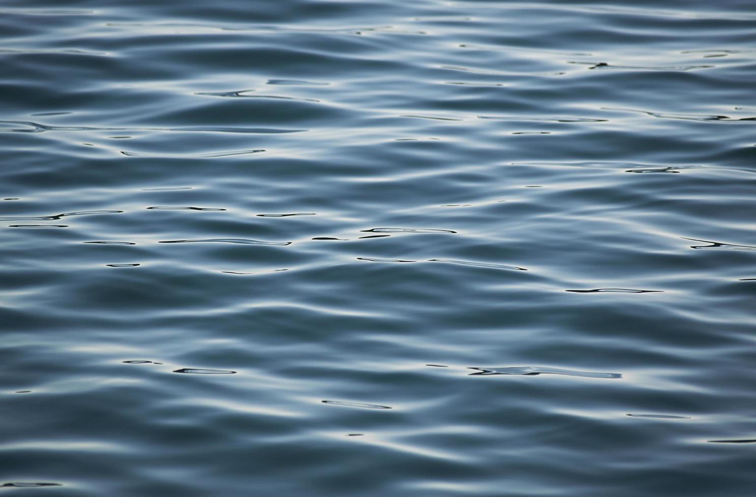 ondas de agua de mar azul foto