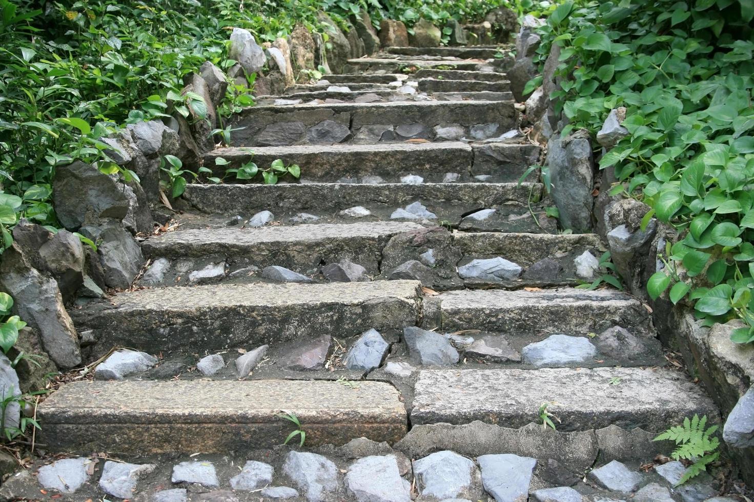 escaleras de piedra afuera foto