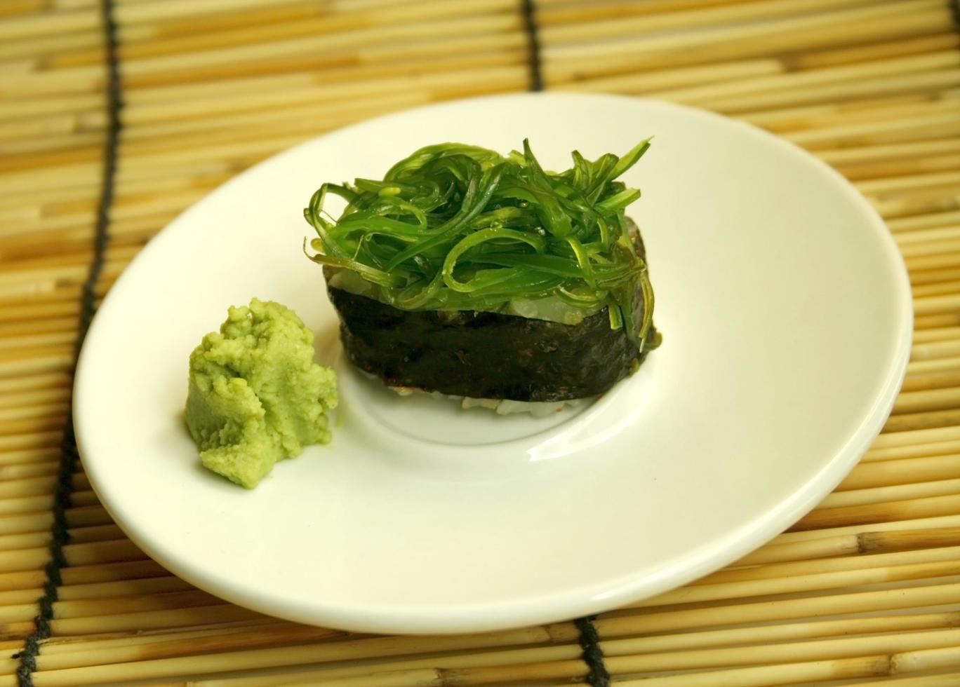 Green sushi roll photo