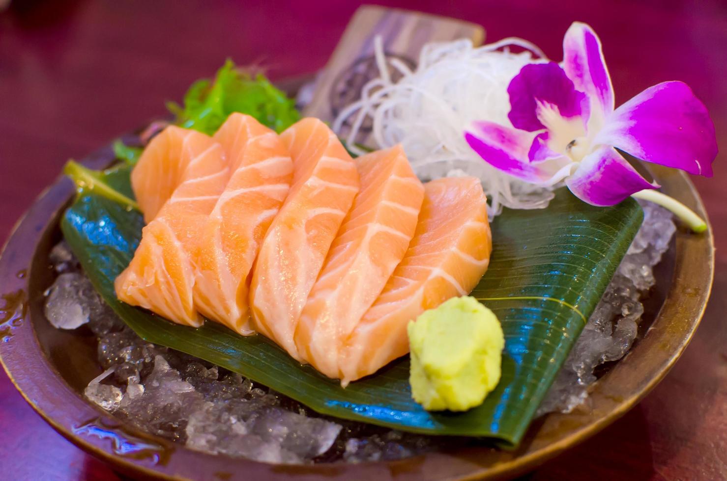 sashimi de salmón fresco foto