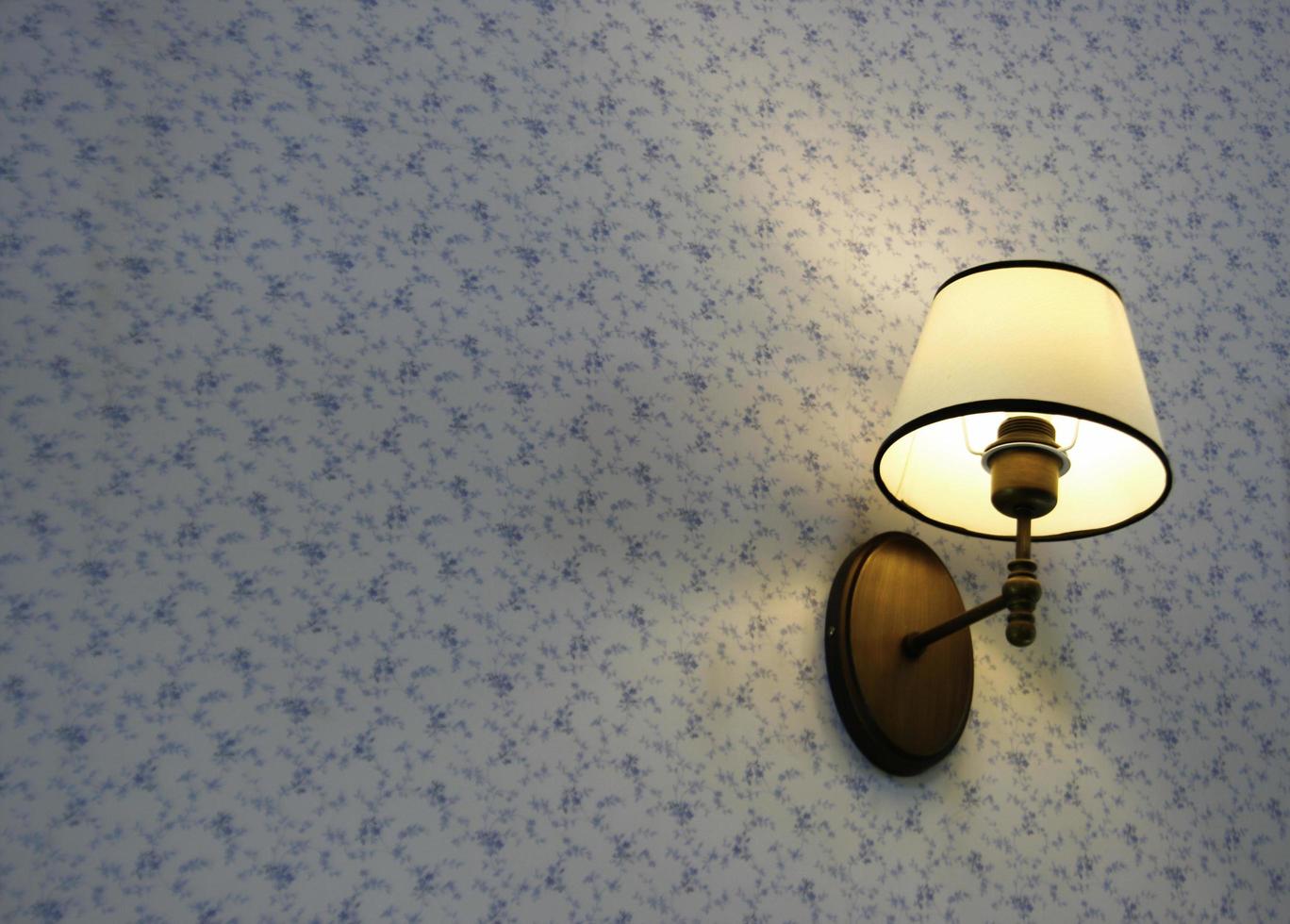 lámpara en la pared foto