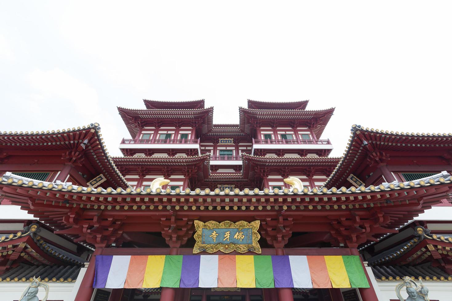 Templo de la reliquia del diente de Buda en el barrio chino de Singapur foto