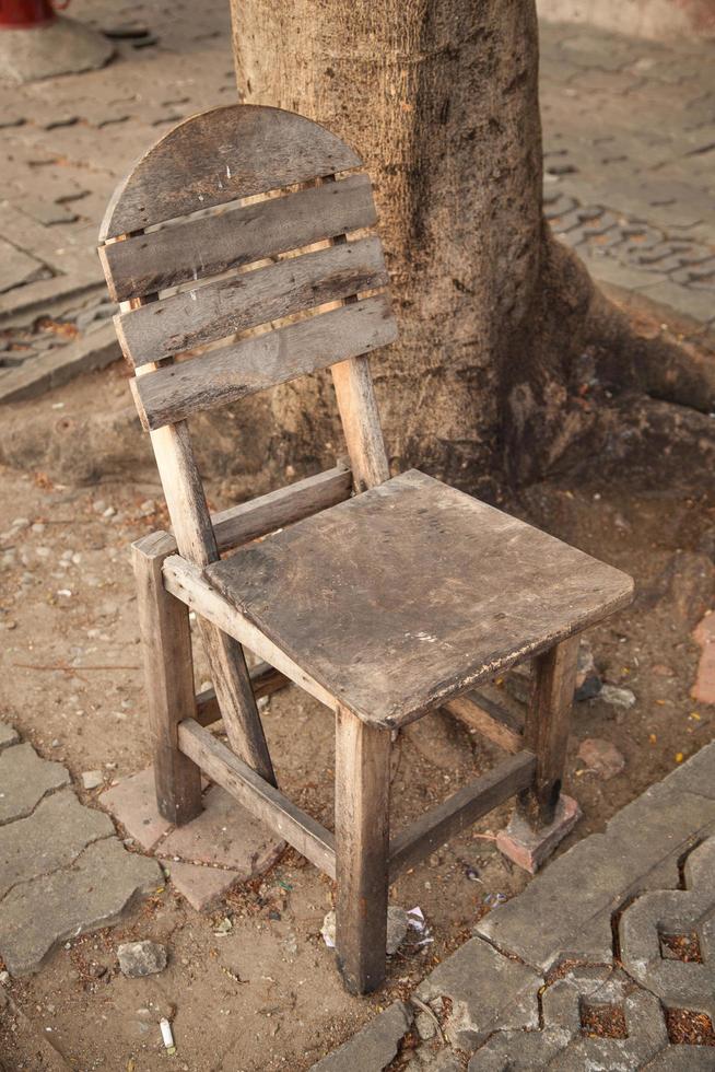 silla de madera vieja foto