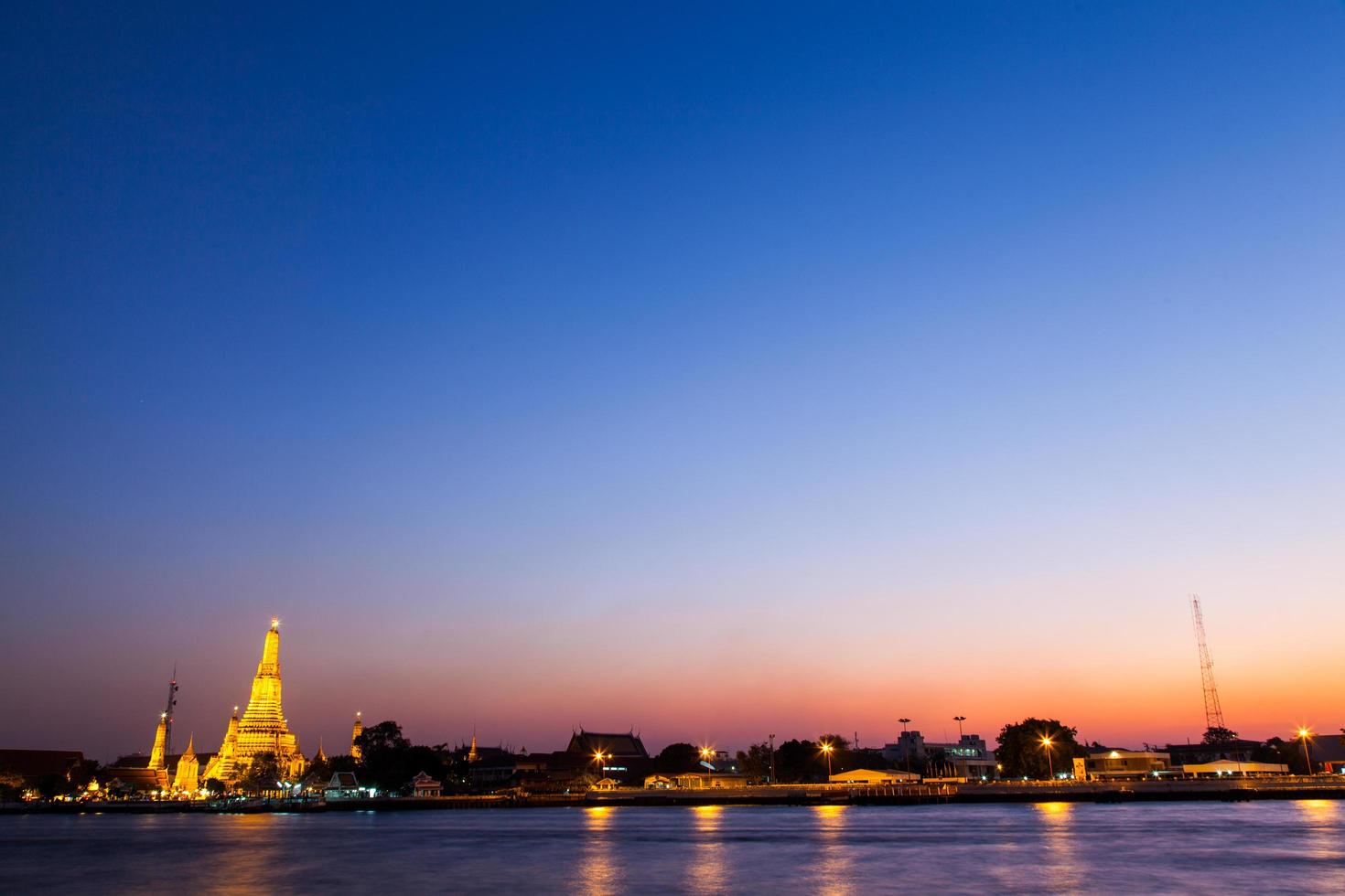 Wat Arun en Bangkok por la noche foto