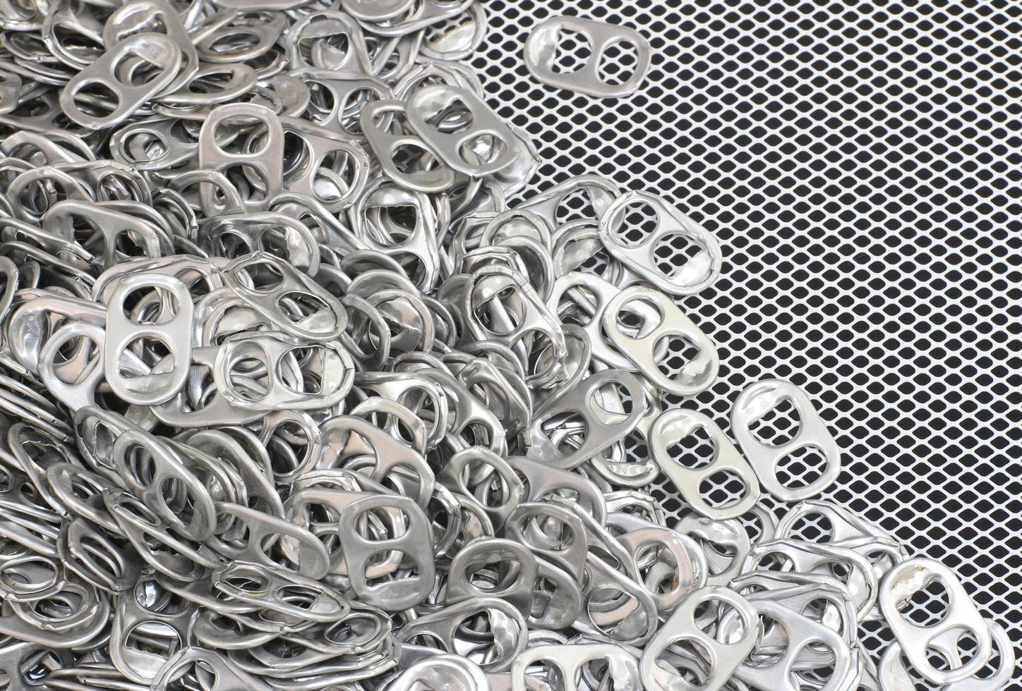 Can tabs on metal photo