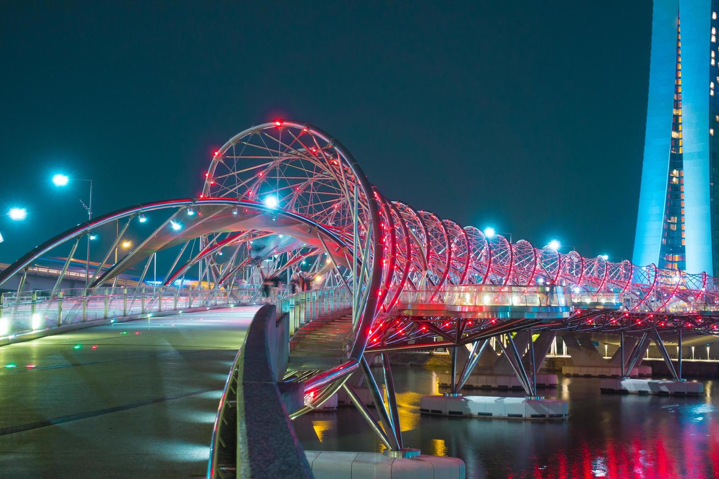Puente de hélice en Singapur foto