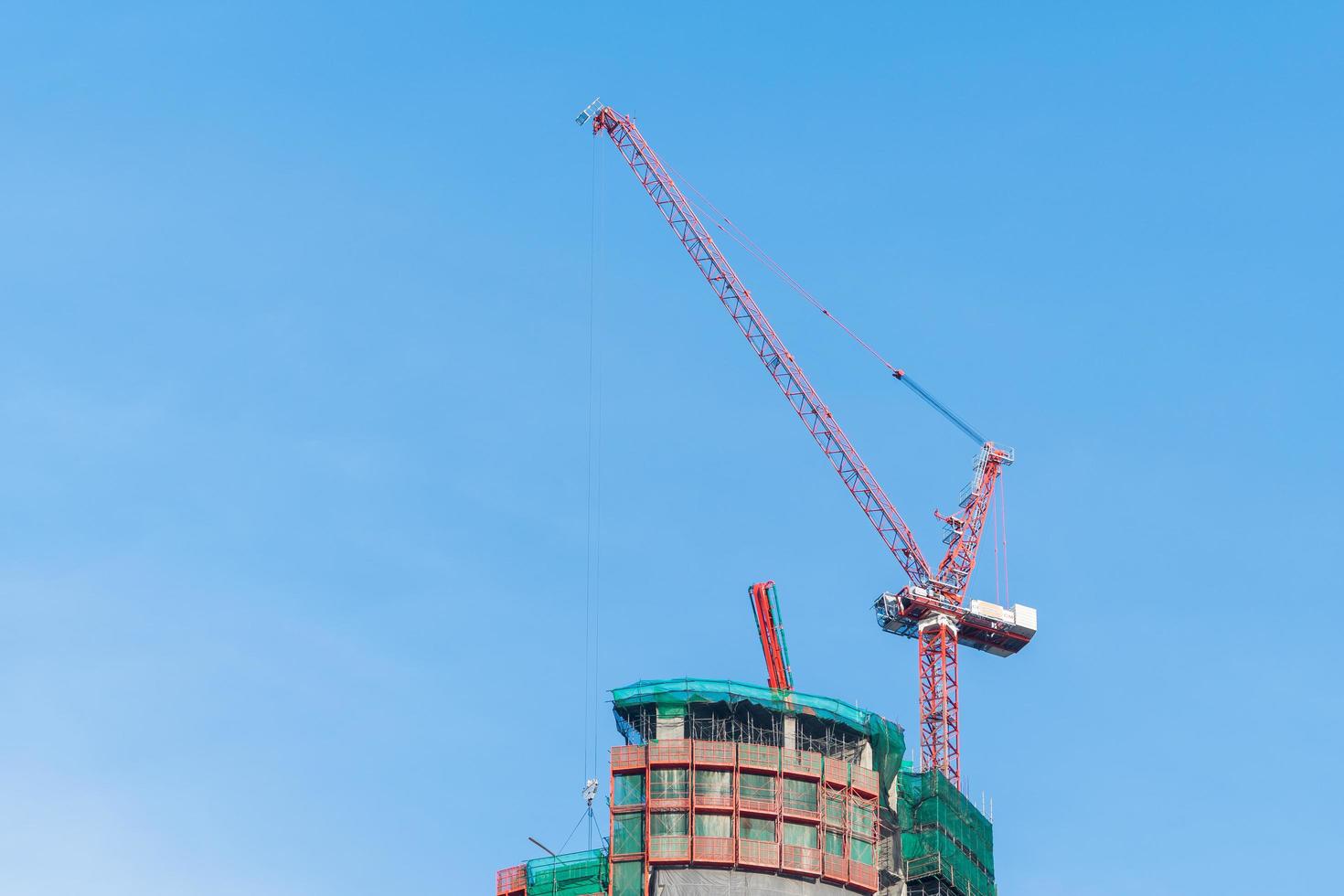 Grúa de construcción en Bangkok, Tailandia foto