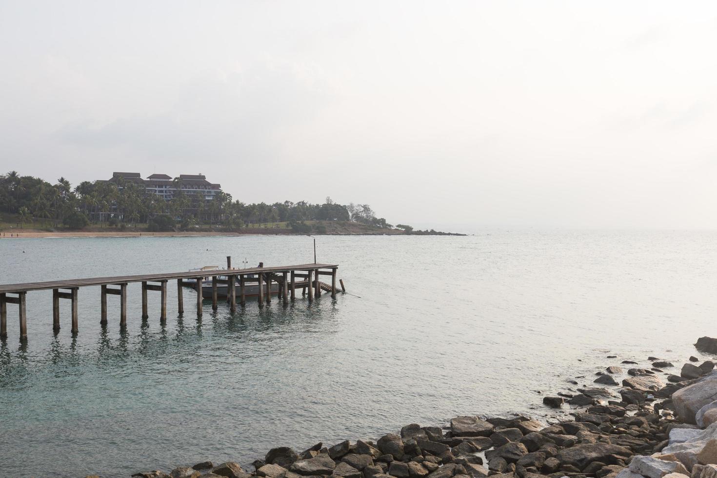 muelle en el mar foto