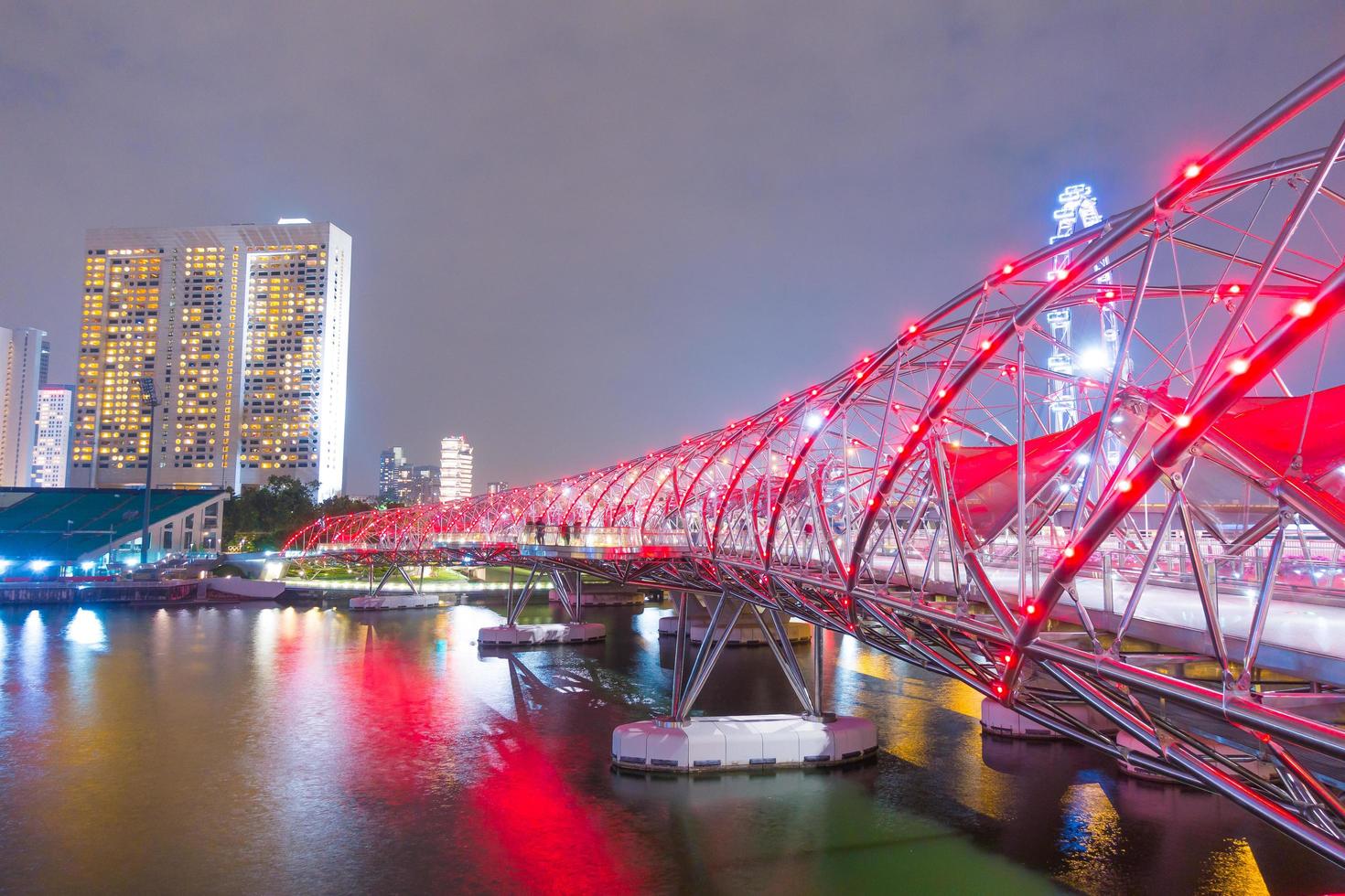 Puente de hélice en Singapur foto