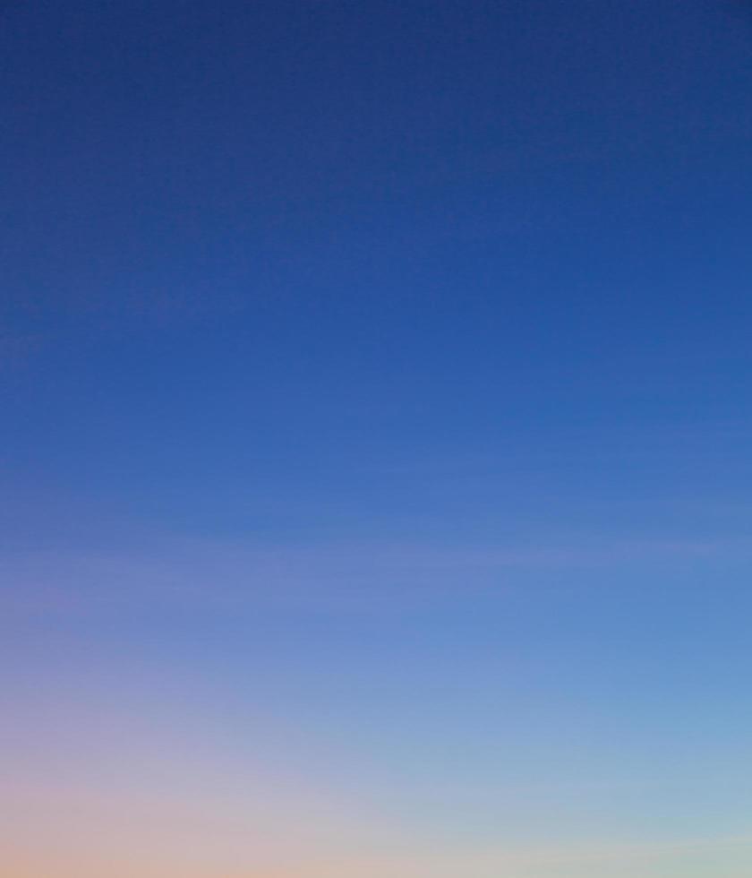 el cielo al atardecer foto