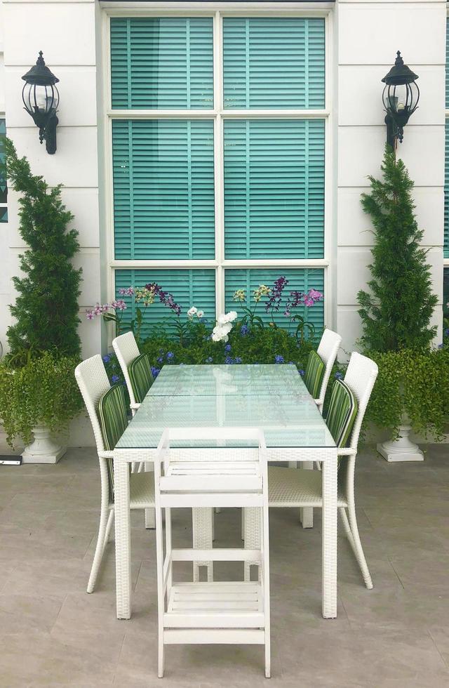 Outdoor dining set photo