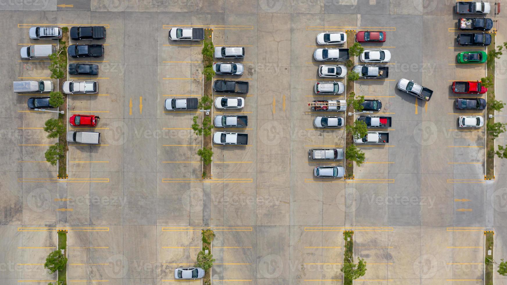 vista superior de un estacionamiento foto