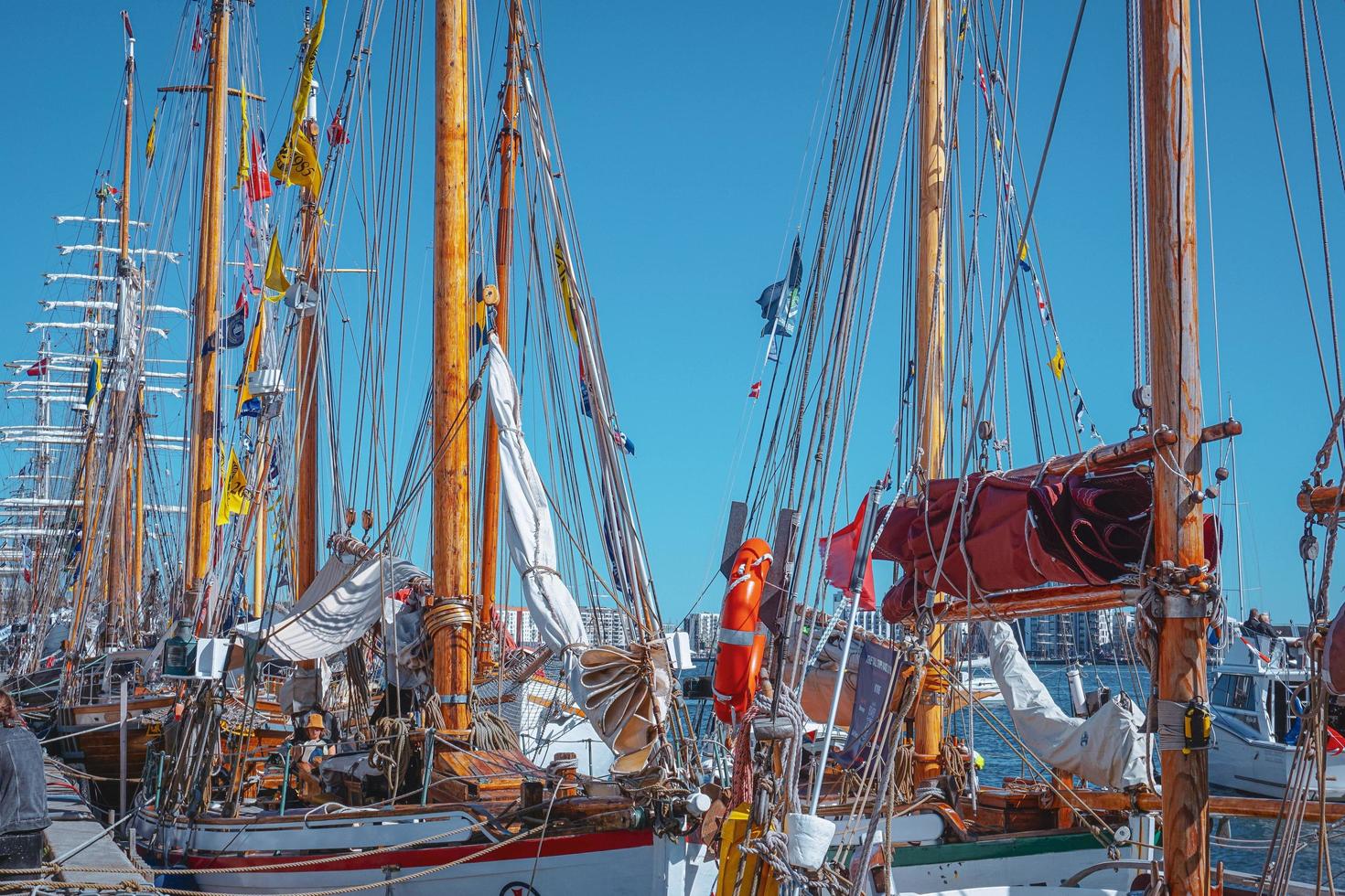 Grandes veleros en Aalborg, Dinamarca foto