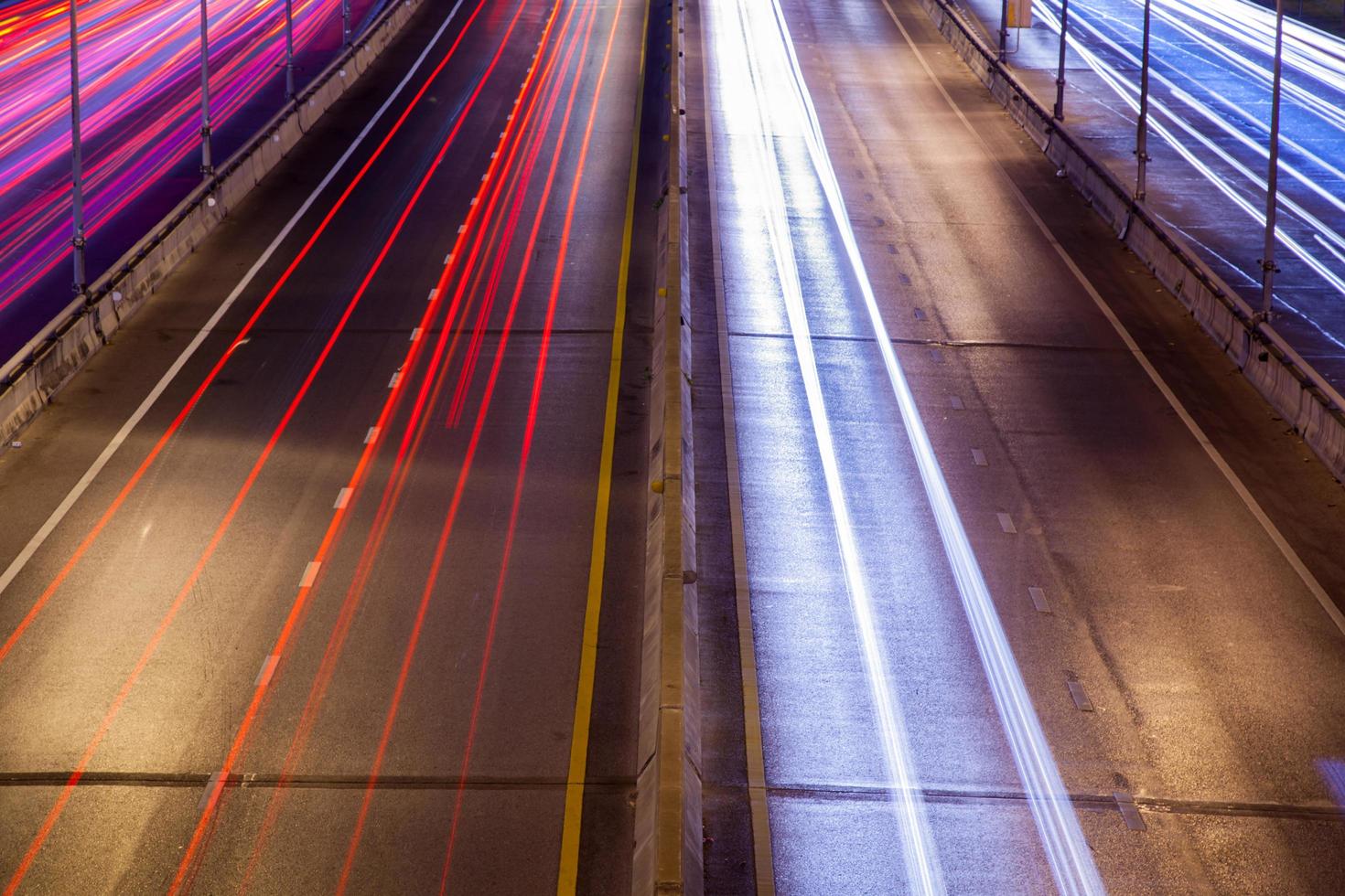 luz de los faros de los coches foto