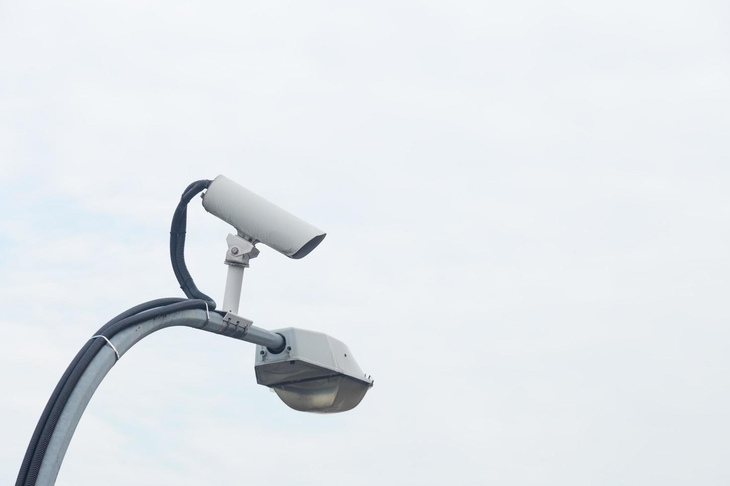 Cámara CCTV en una farola foto