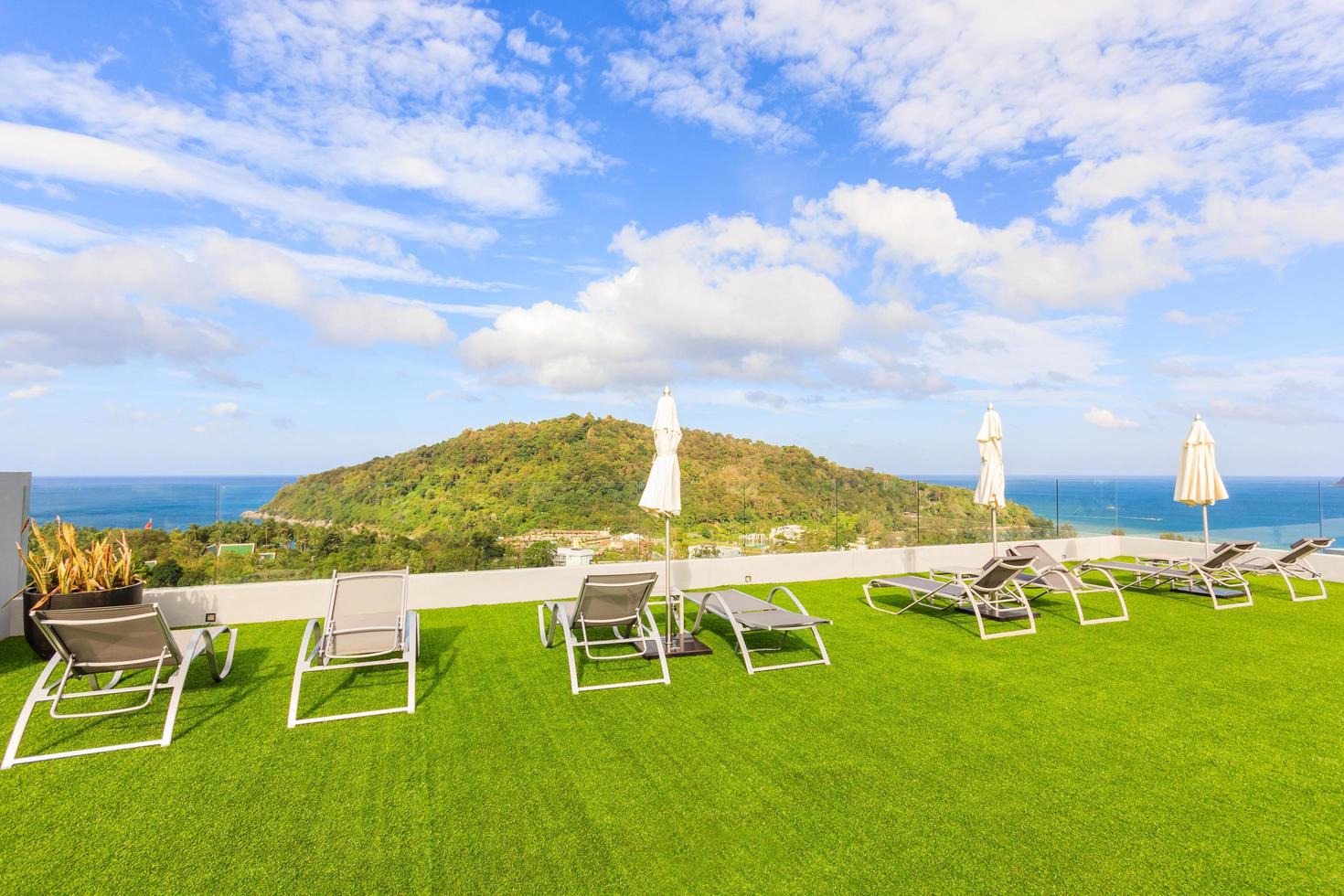 Terraza del edificio de apartamentos en Phuket, Tailandia, 2017 foto