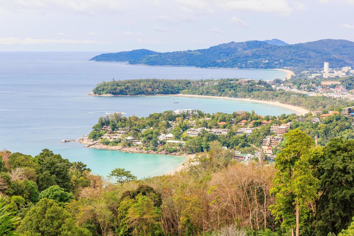 playa de karon en phuket, tailandia foto