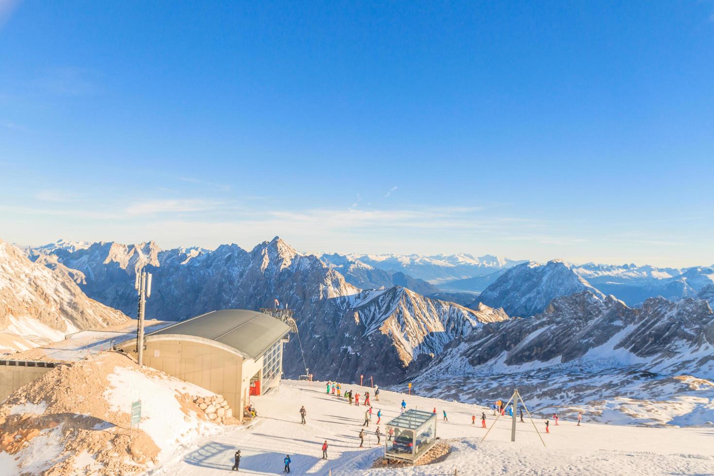 Estación de esquí del glaciar Zugspitze en Alpes bávaros foto