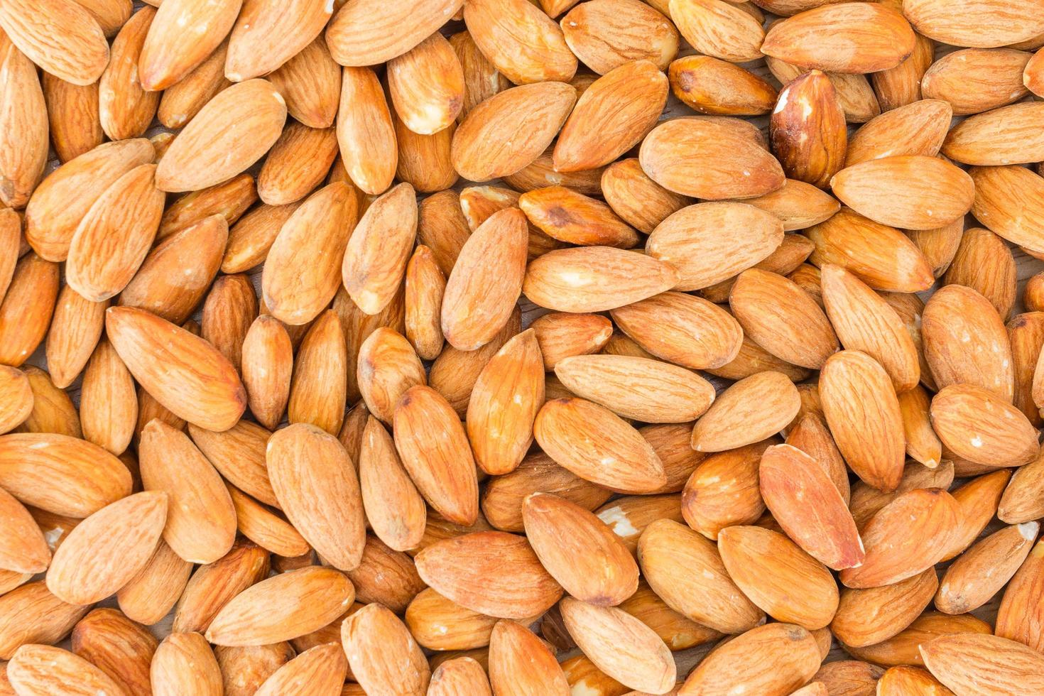 primer plano de almendras peladas foto